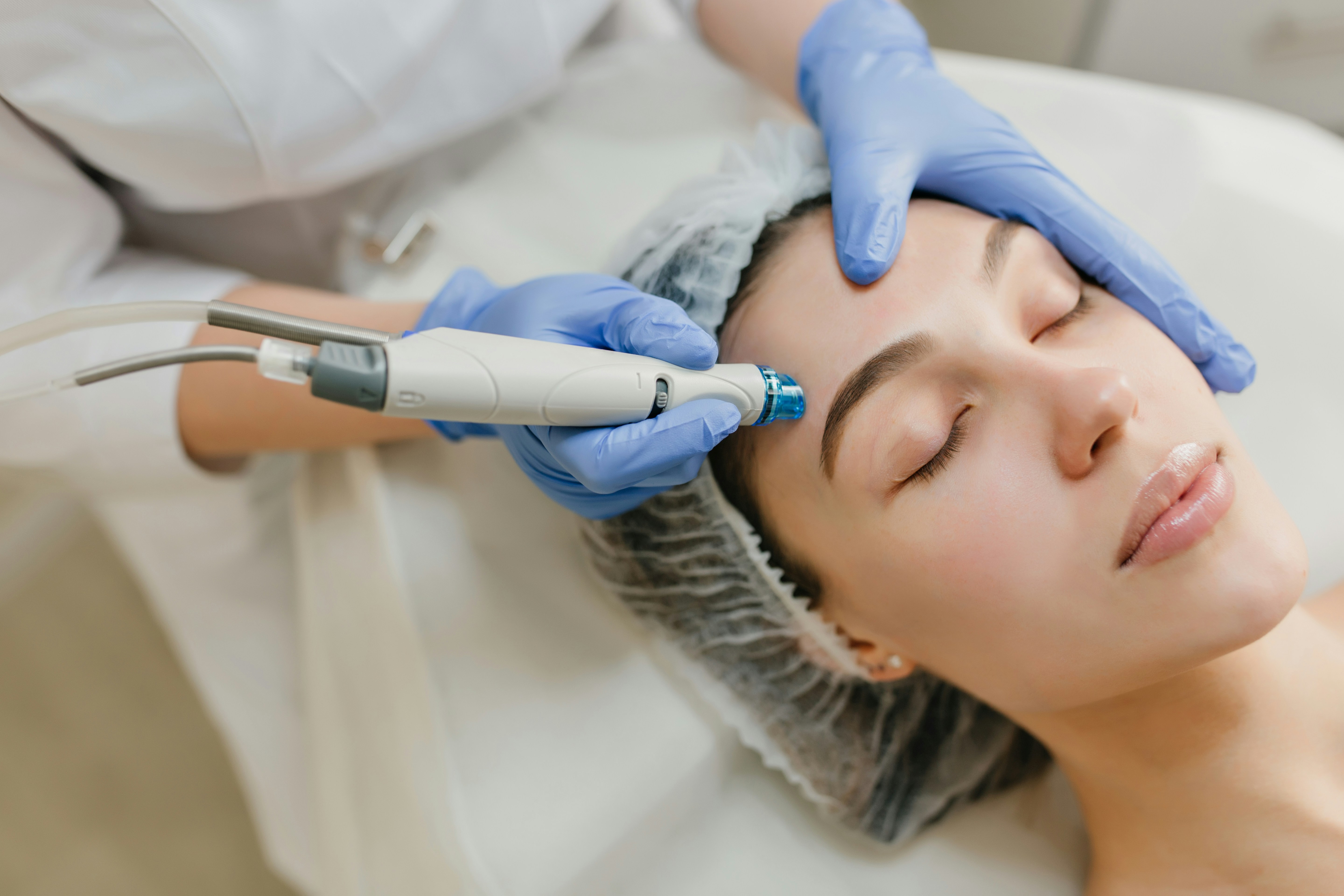 A client receiving a hydrafacial skin treatment at Pearl Clinic